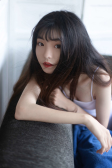 无法触碰的她